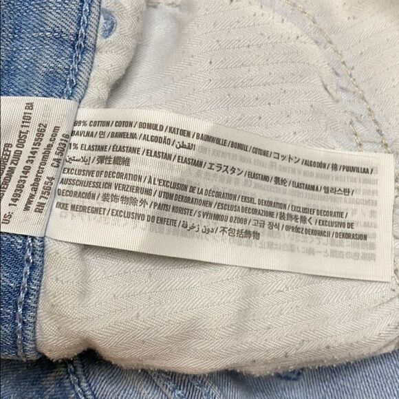 Abercrombie and Fitch light wash short shorts - Picture 8 of 9